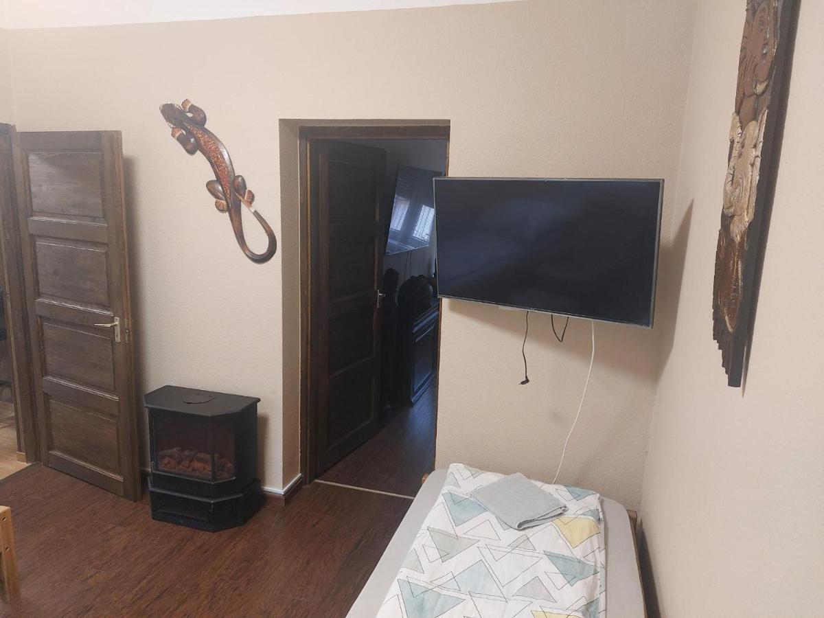 Feher Galamb Apartment Gyal